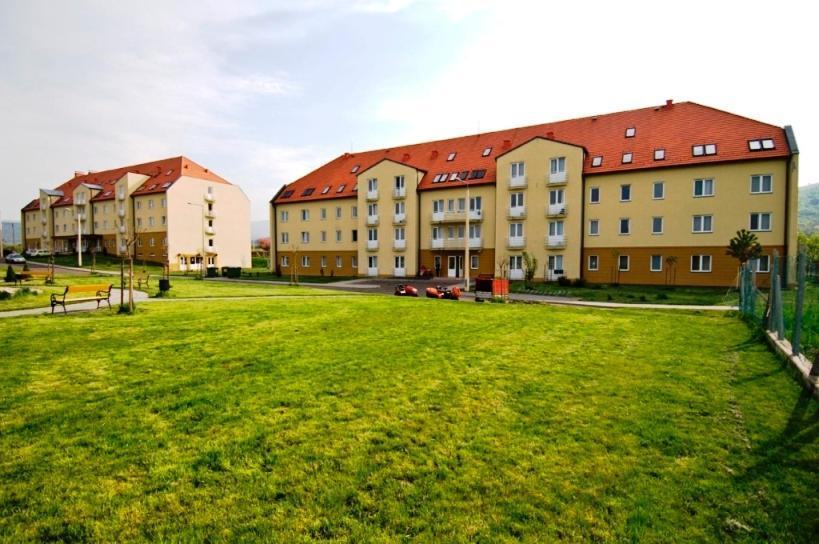 Karoly Robert Diakhotel Дьиндьиш Екстер'єр фото
