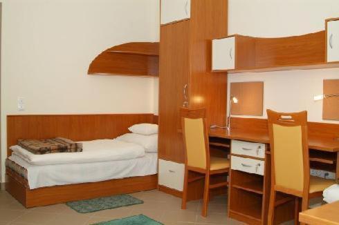 Karoly Robert Diakhotel Дьиндьиш Екстер'єр фото