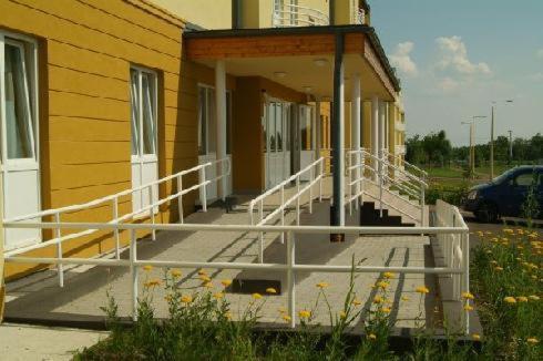 Karoly Robert Diakhotel Дьиндьиш Екстер'єр фото